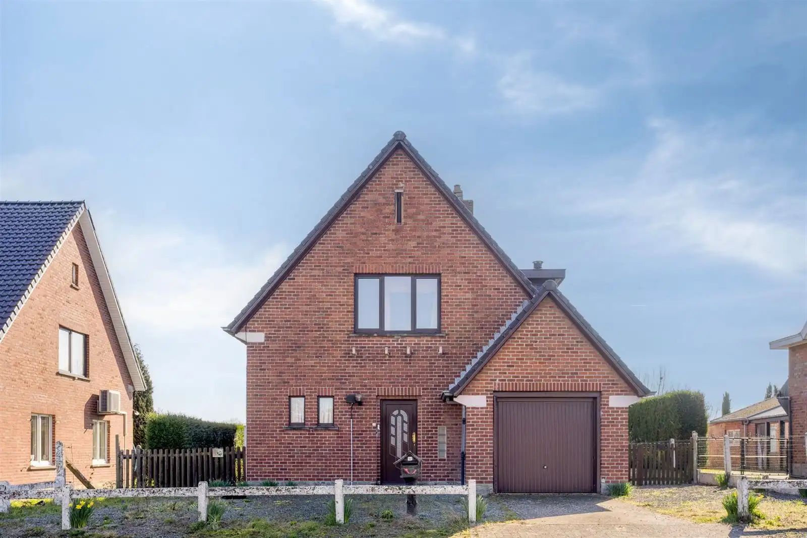 Hoofdfoto van de publicatie: Alleenstaande woning met omringde tuin