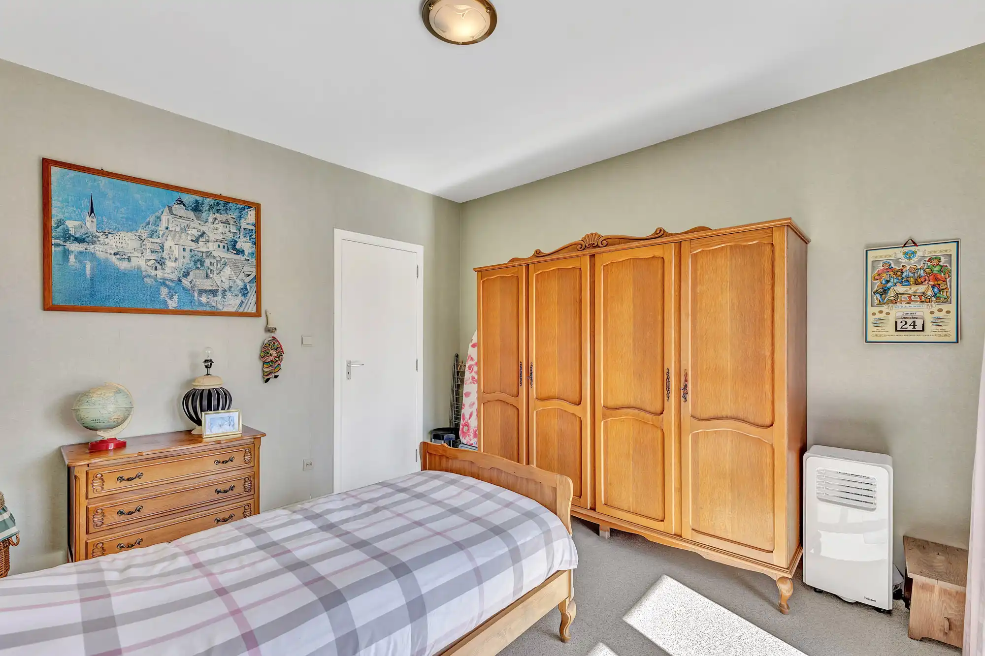 Instapklaar 2-slaapkamerappartement met terras en garage foto 14