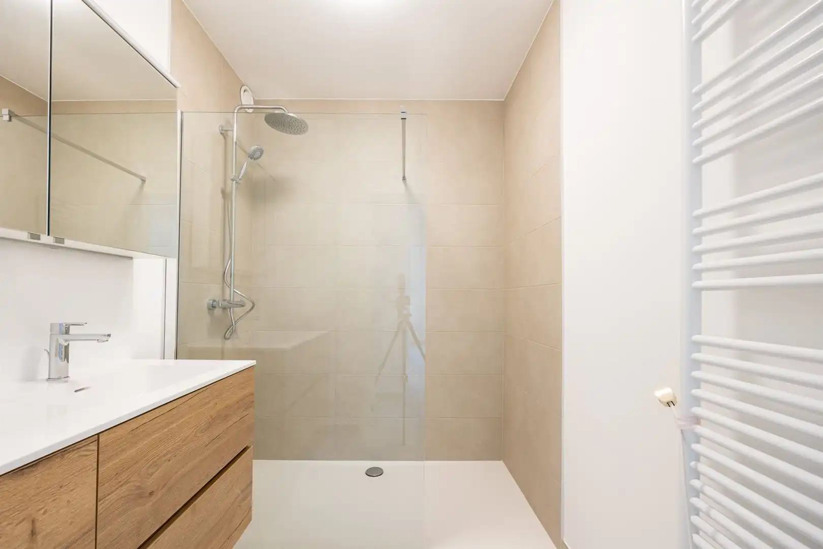 Modern nieuwbouwappartement met 2 slaapkamers, terras & overdekte autostaanplaats foto 12