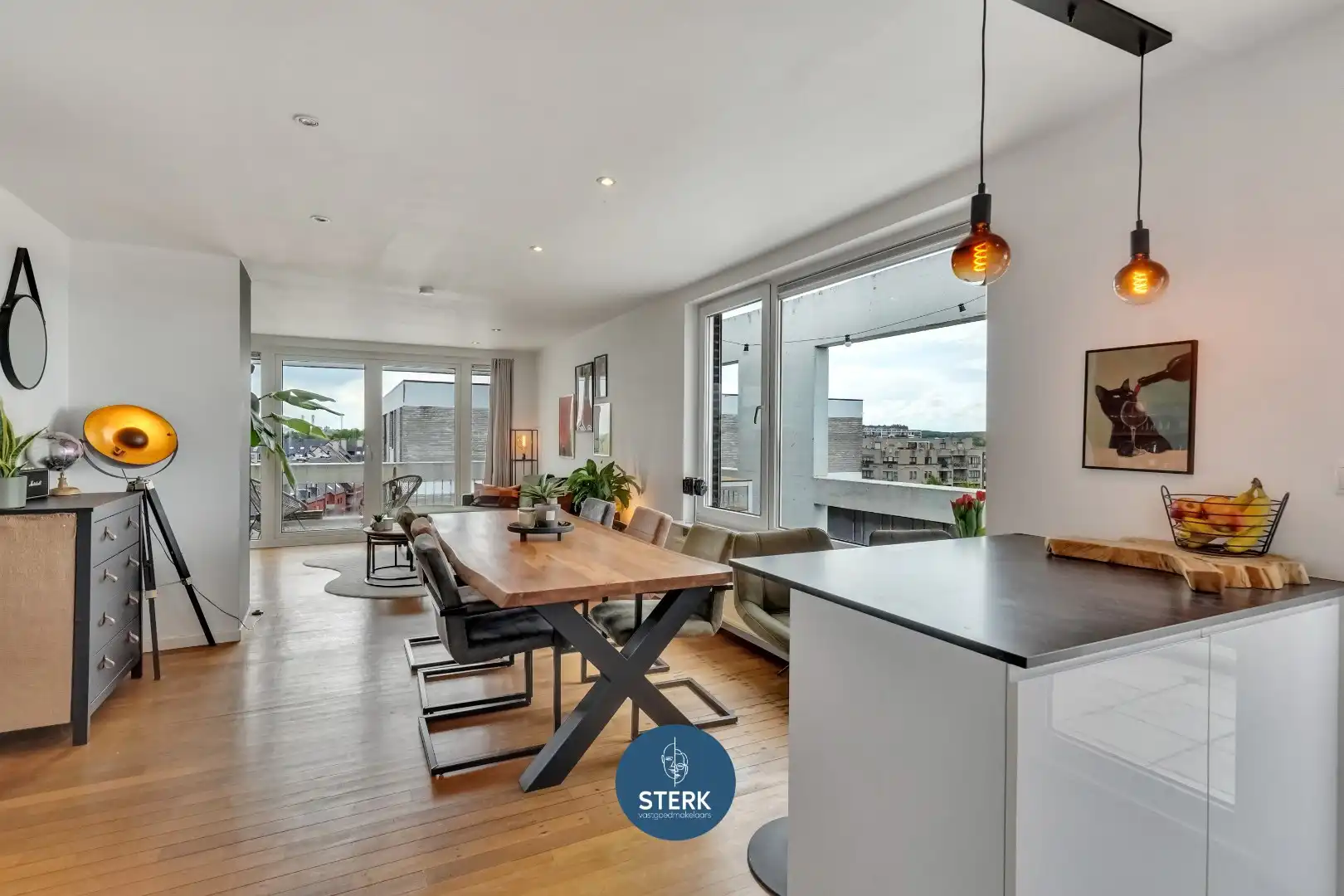 PENTHOUSE MET PANORAMISCH UITZICHT EN RUIM TERRAS IN CENTRUM LANAKEN !  foto 10