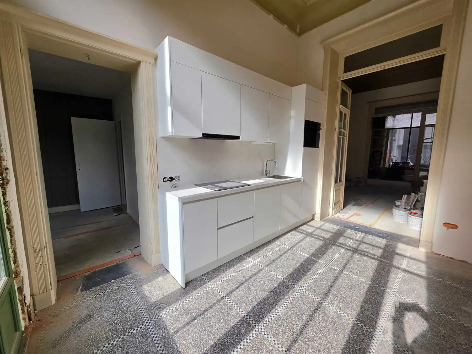 Ruim gelijkvloers semi casco appartement van 106 m² met 2 slaapkamers nabij Zurenborg foto 4
