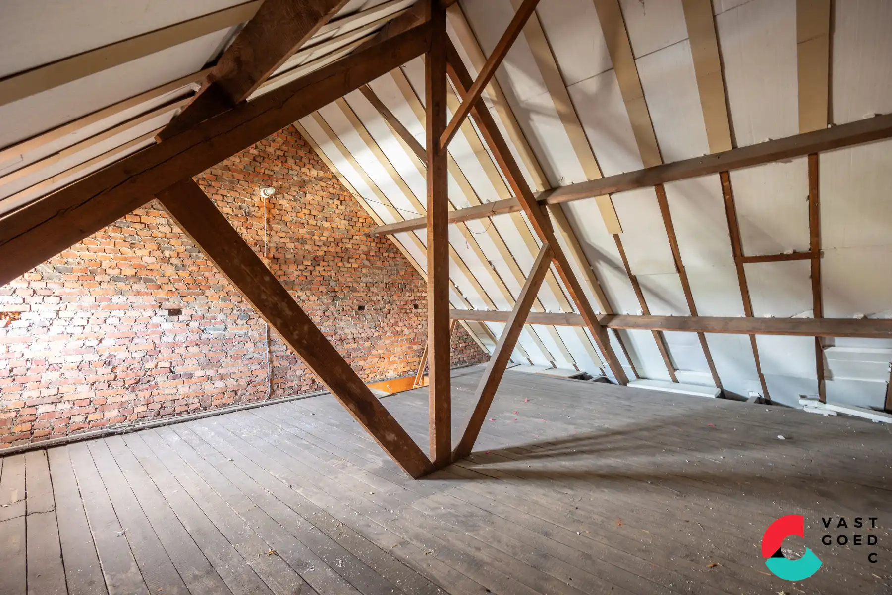 Te renoveren gezinswoning in het centrum van Hamont-Achel foto 24