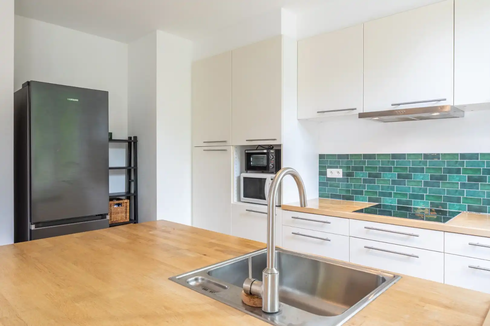 Opportuniteit ..reeds 2 gerenoveerde appartementen en in TOP staat!! foto 6