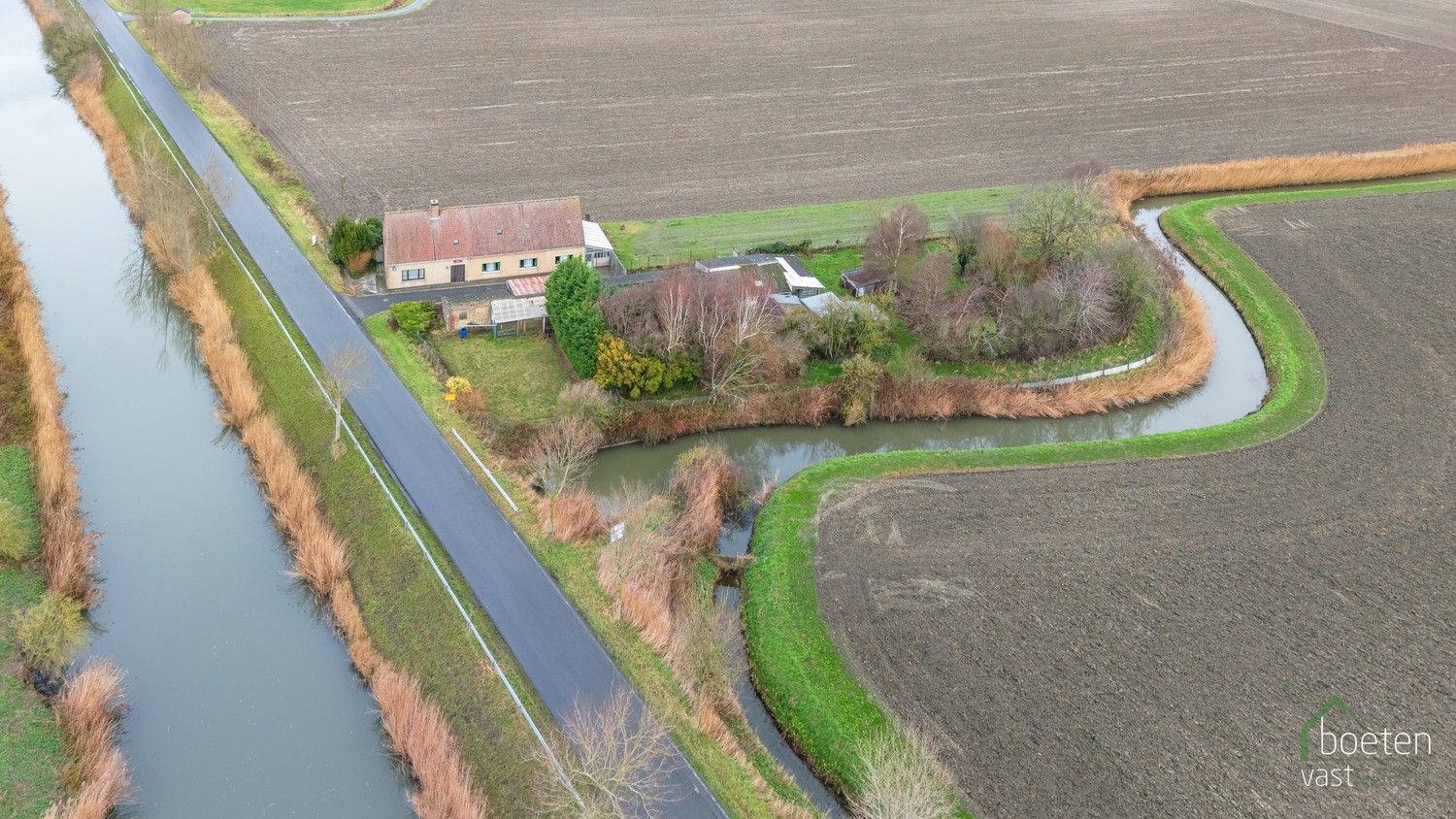 Steenkerke: Prachtig gelegen landhuis langs de Lo-vaart tussen Veurne en Alveringem op 38a 90ca grondopp. foto 26