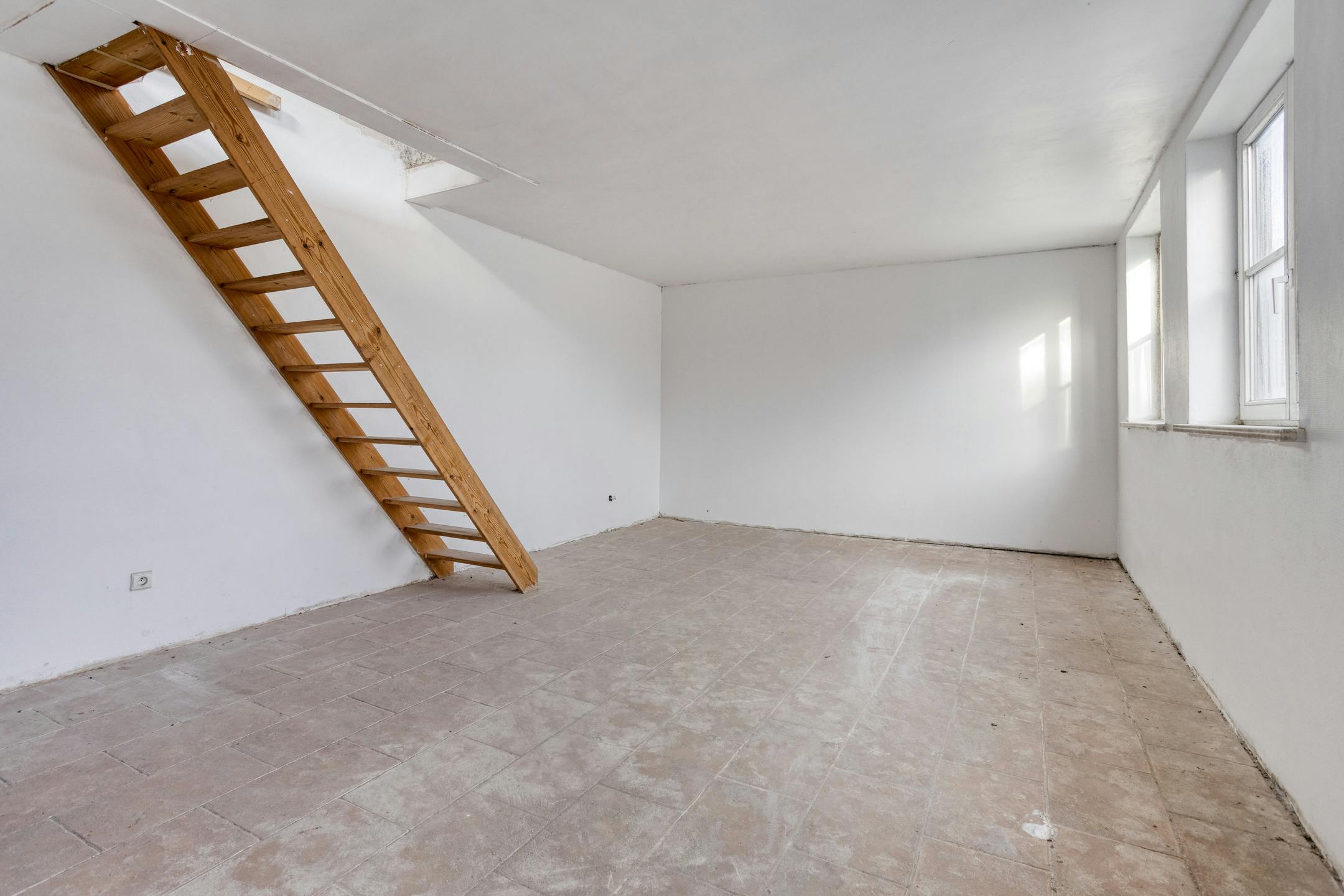 Handelspand met appartement en atelier te koop in Adegem foto 24