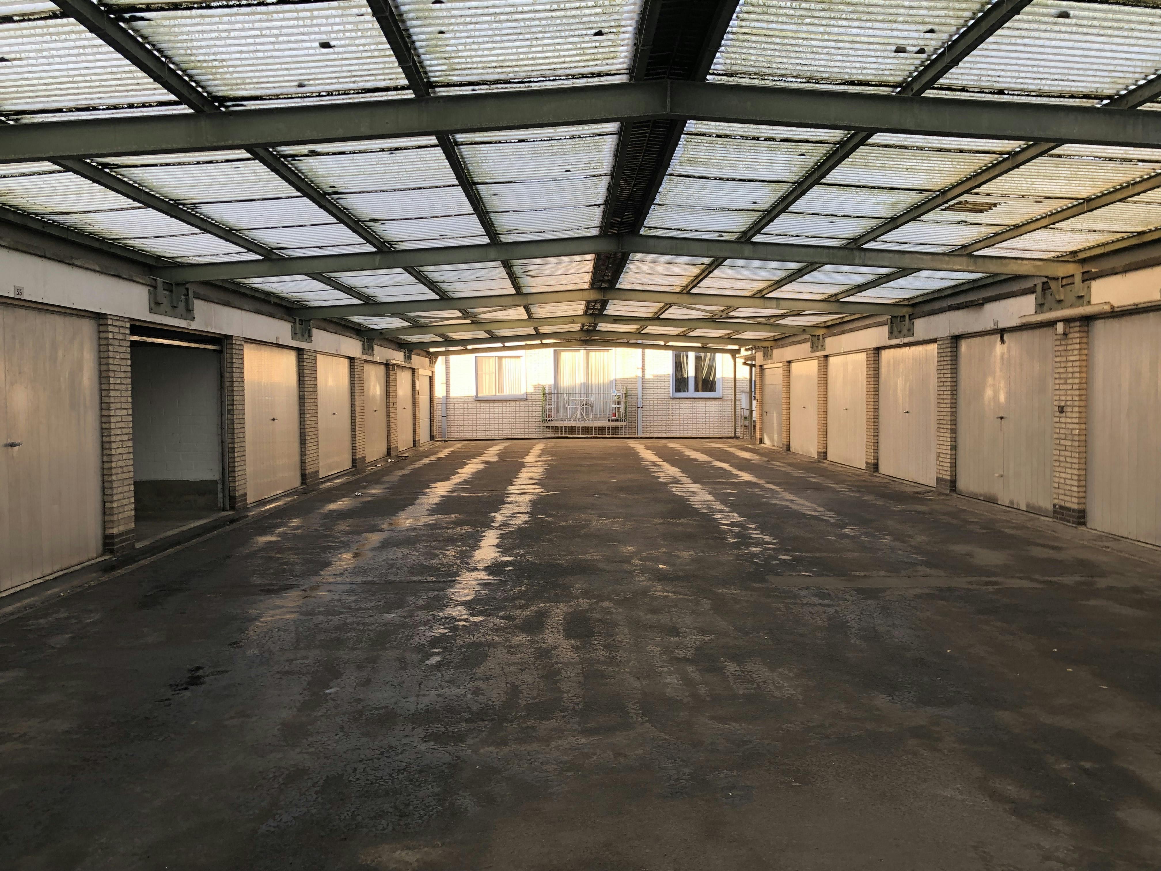 Garage te koop op een centrale ligging te Roeselare! foto 3