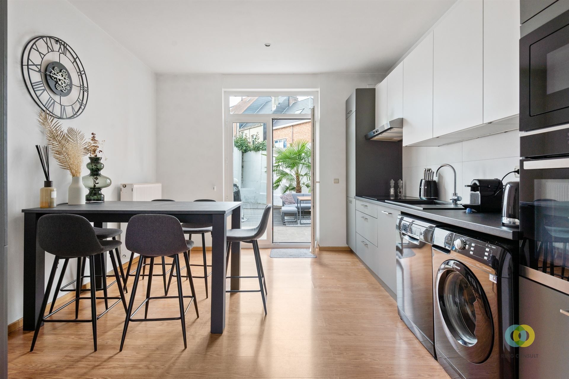 **IN OPTIE** Gelijkvloersappartement met mooie buitenruimte foto 3