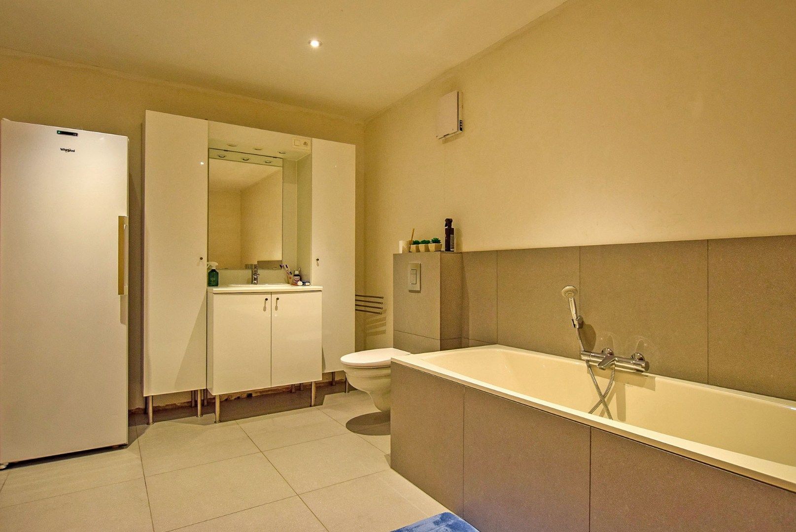 Instapklare, energiezuinige woning met aparte gastenunit in het hartje van Veurne. foto 17