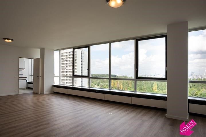 Vernieuwd en instapklaar appartement (130 m²) op de 12de verdieping van Residentie 'Panorama Tower'! foto 1