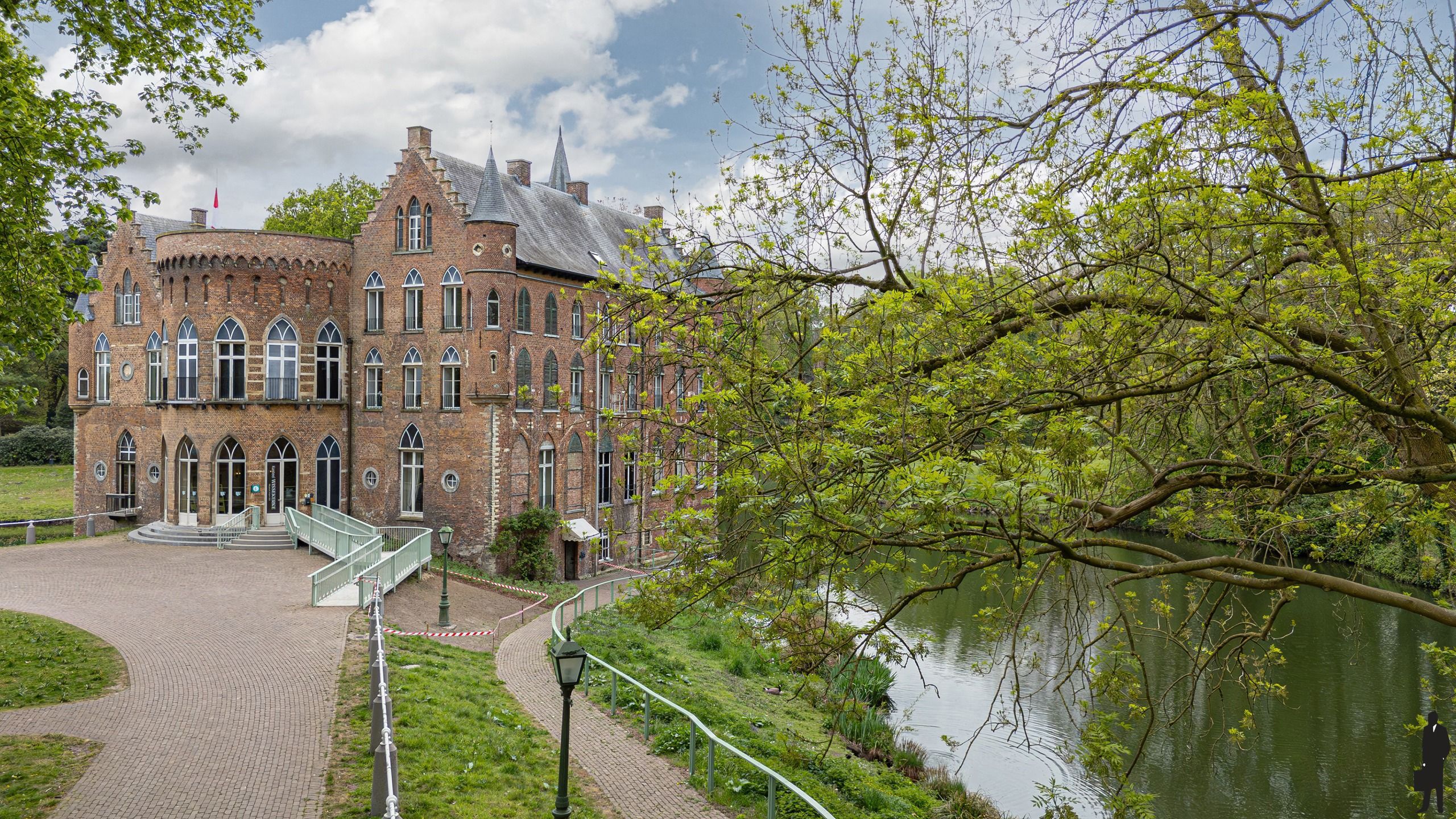 Uitzonderlijk kasteelhoeve in het park van Kasteel Wissekerke. foto 61