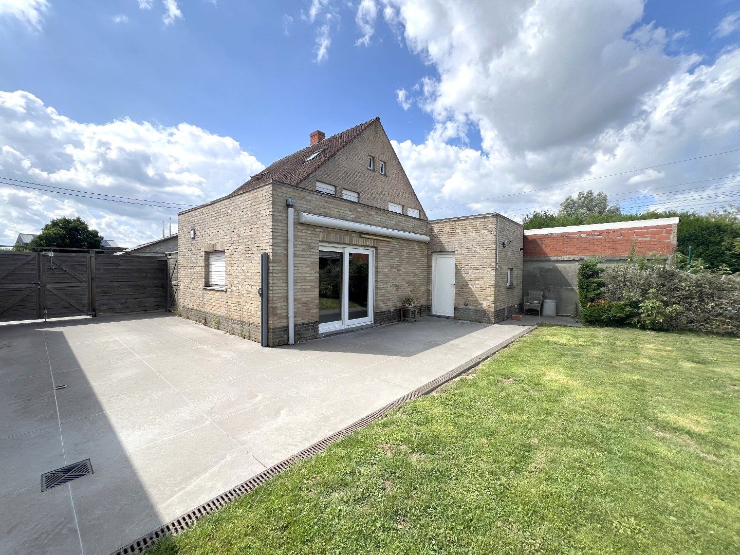 Halfopen bebouwing met 3 slaapkamers, tuin en garage te koop in doodlopende straat te Wevelgem foto 17