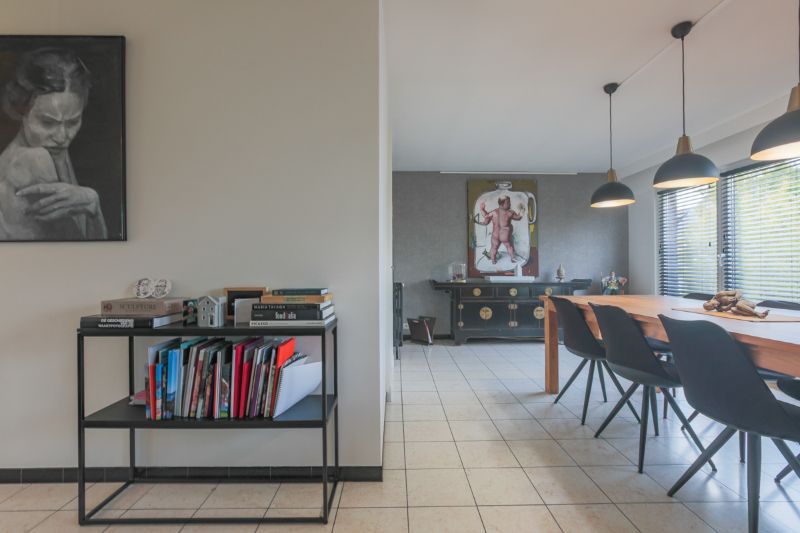 Residentieel gelegen, ruime woning met 3 slaapkamers, bureau, ruime garage, gezellige tuin...(zonnepanelen, thuisbatterij, energielabel C...) foto 3