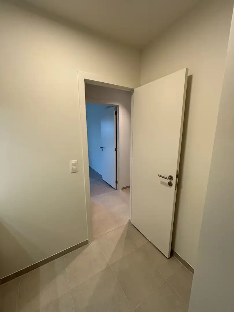 Nieuwbouw 2-slaapkamerappartement met terras foto 17