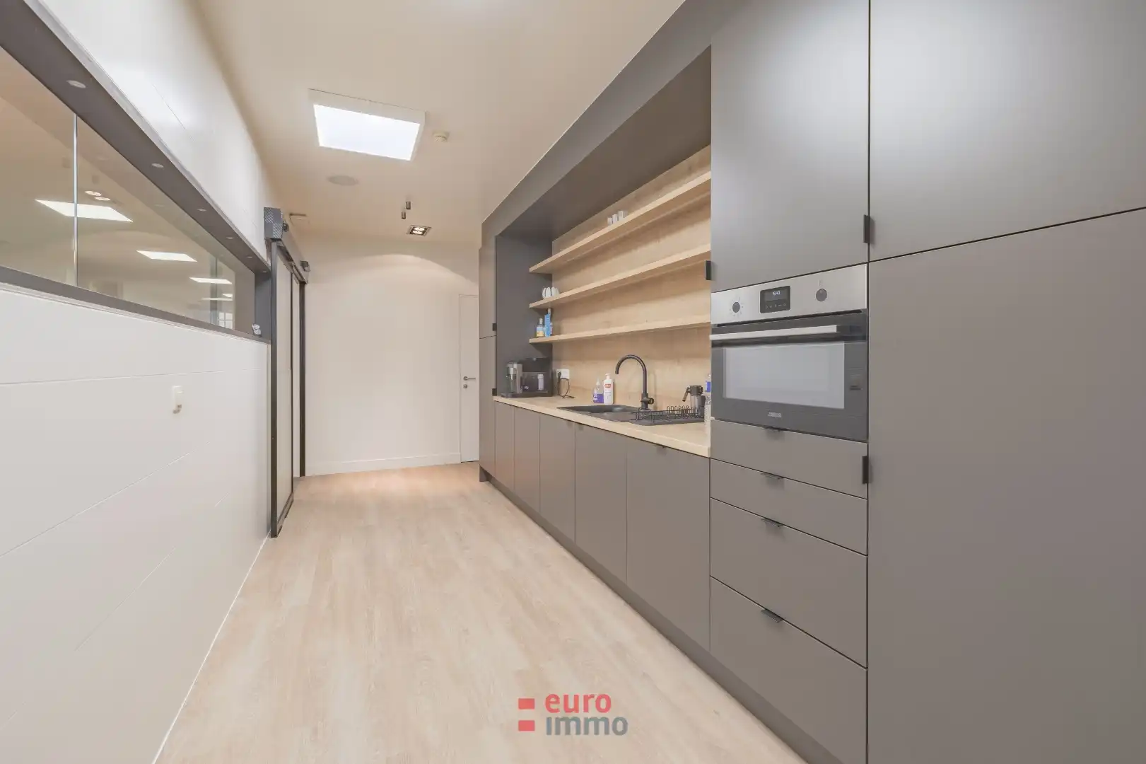 Verhuurd handelspand (toprendement!) met authentieke charmegevel in Nieuwpoort! foto 12