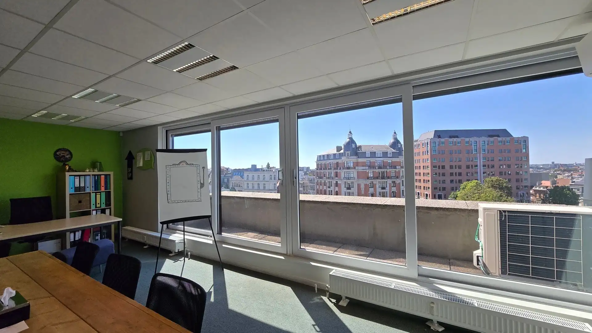 Instapklare kantoorruimte van 241 m²  in Brussel. foto 9