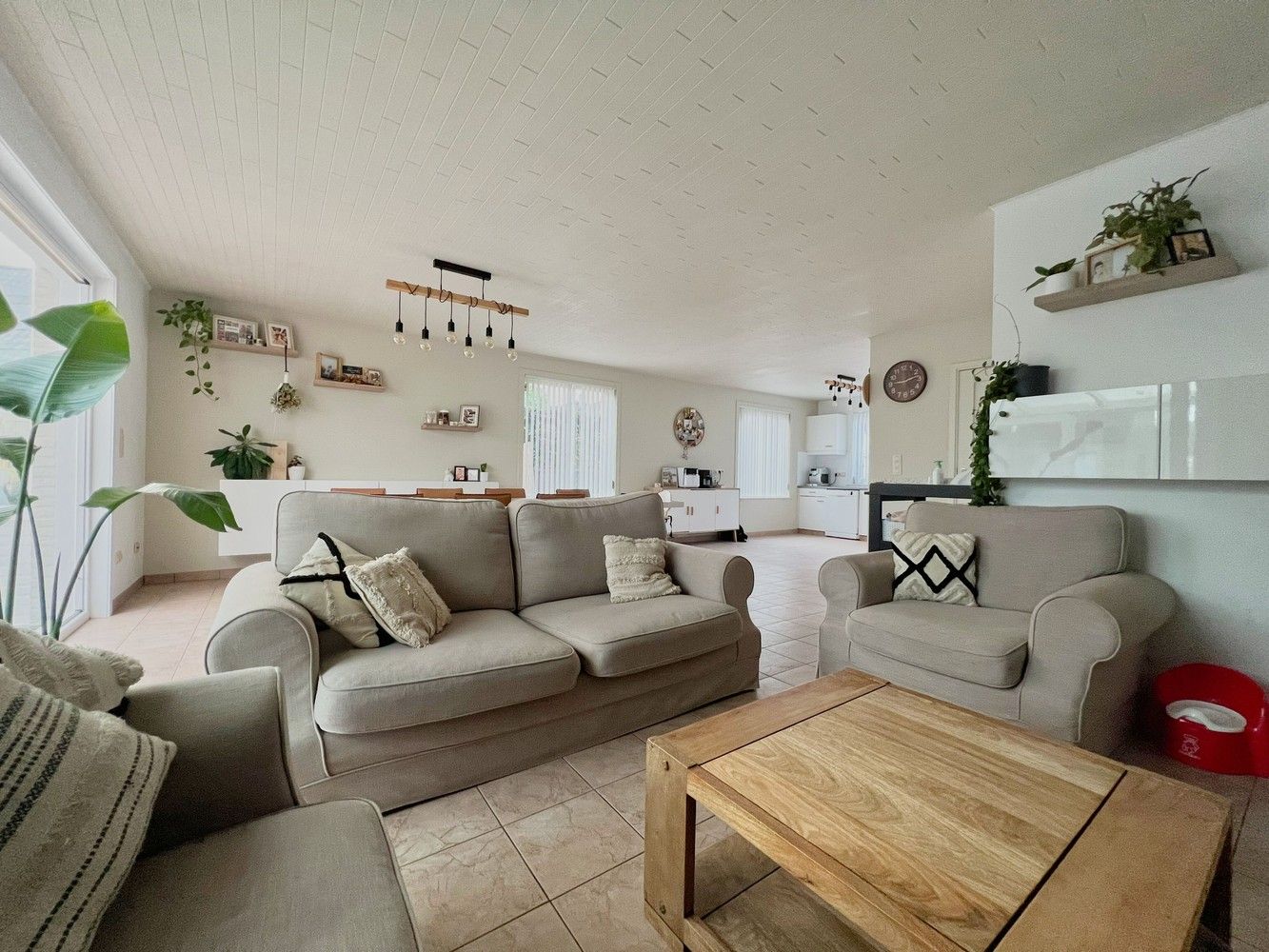 Ruime, lichtrijke woning met zonnige tuin+ aparte garage foto 4