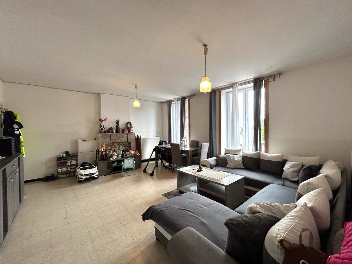 Instapklaar appartement met 1 slaapkamer te Ardooie! foto {{pictureIndex}}