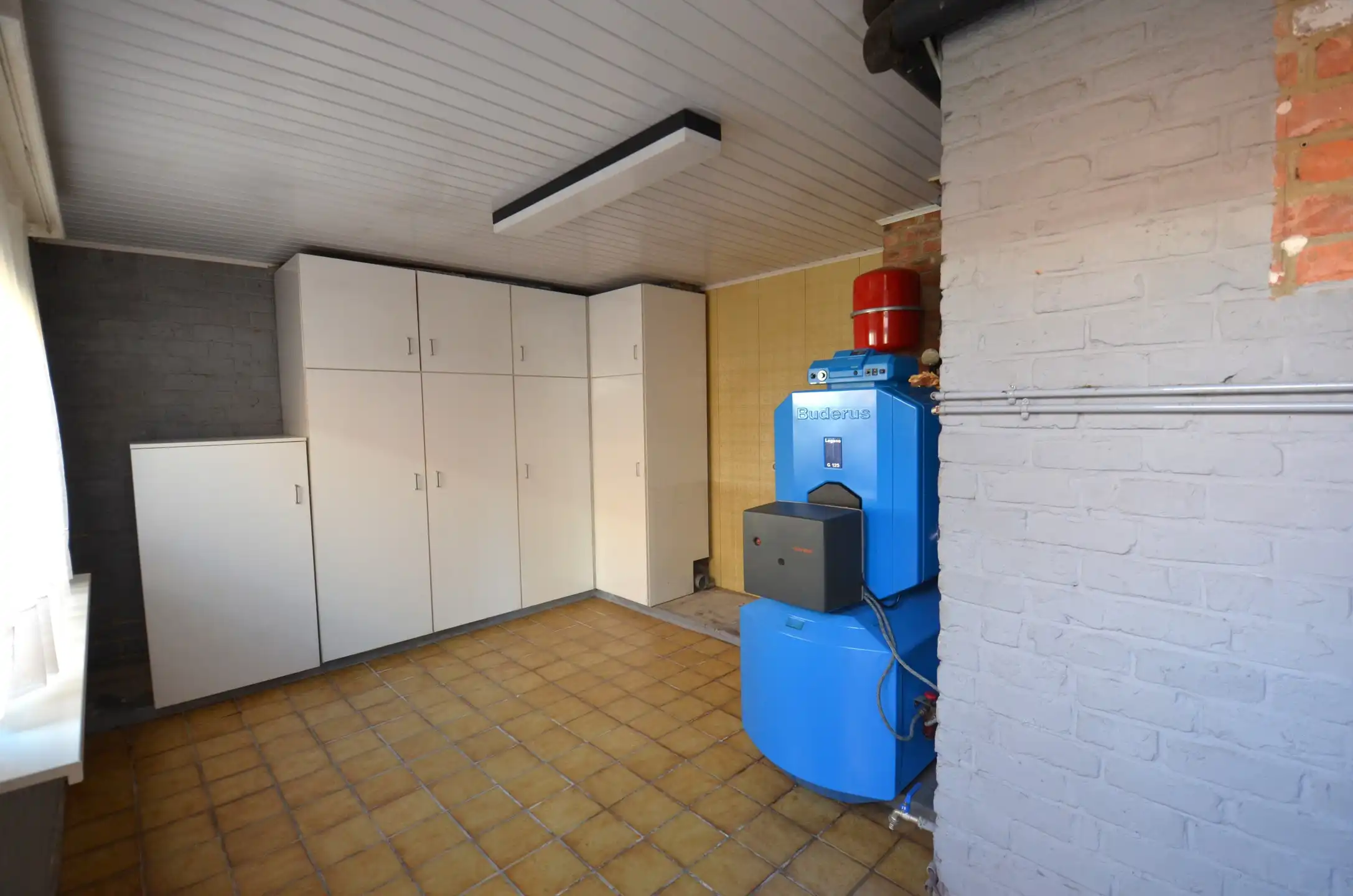 Te renoveren woning met 3 slaapkamers, tuintje en dubbele garage foto 23