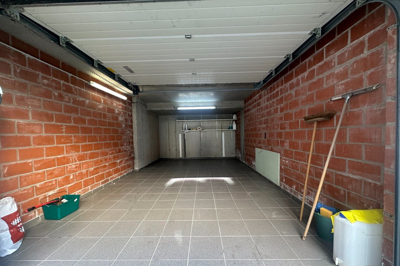 Ruime garage centrum Wenduine foto 5