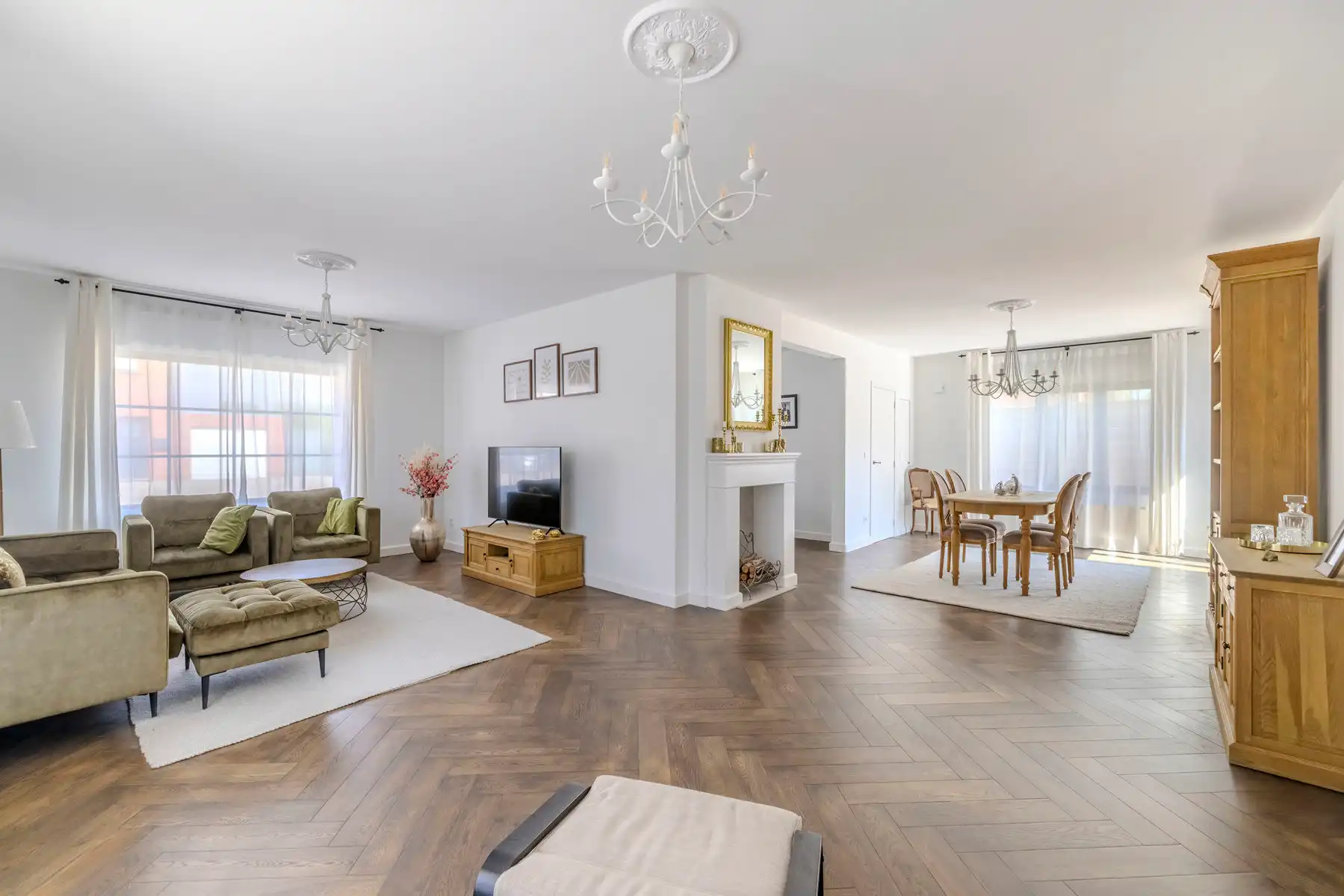 Gerenoveerde, energiezuinige woning met 3/4 slpks op 445m² foto {{pictureIndex}}