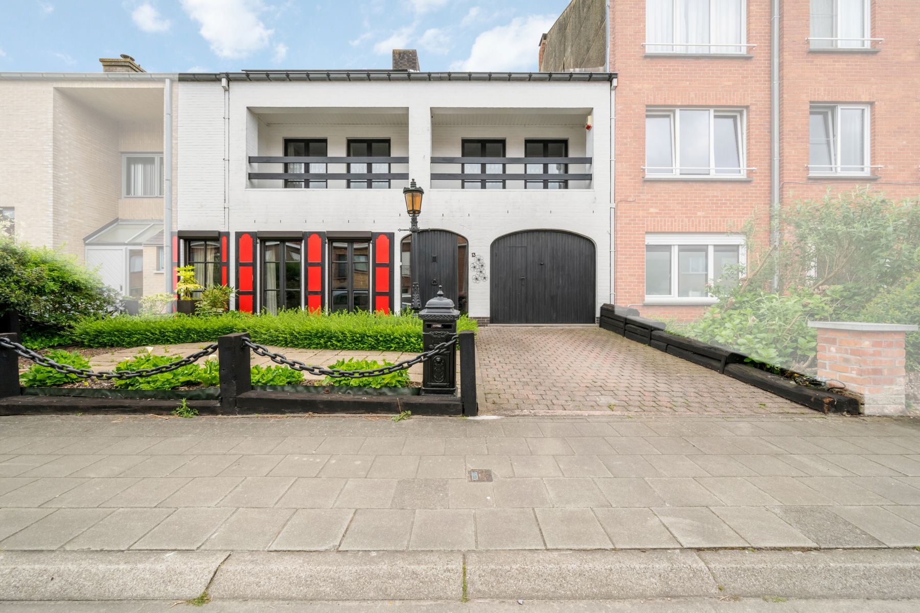 Ruime woning met tuin en bijgebouwen in rustig Sint-Kruis. foto 24