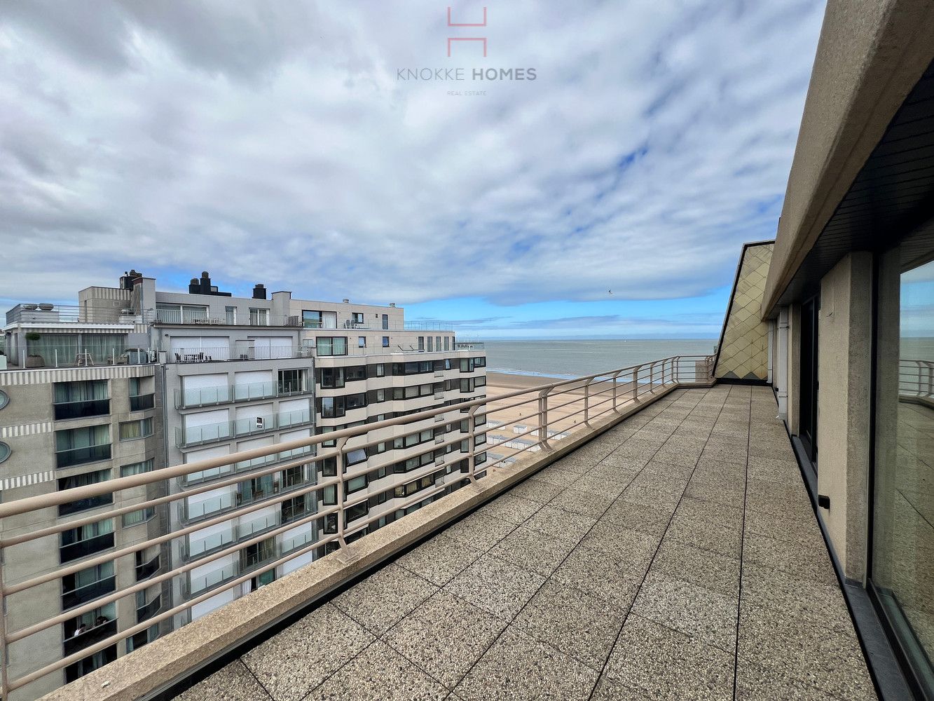 Luxueus gerenoveerd hoekappartement met riant zonneterras in Duinbergen foto 13
