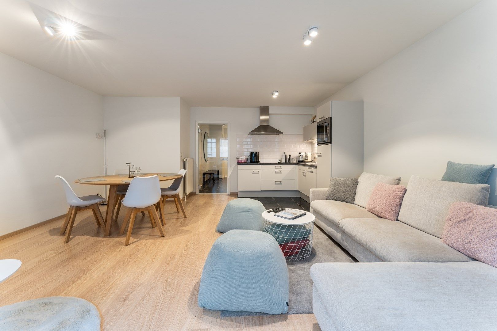 Centraal gelegen appartement met 2 slpks. en terras foto {{pictureIndex}}