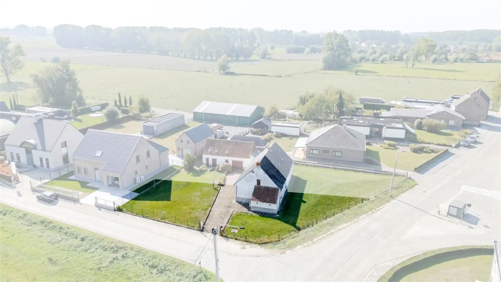Mooi zuidelijk georiënteerd BOUWPERCEEL (ca. 578m²) voor OPEN BEBOUWING, landelijk gelegen én uitstekend bereikbaar foto 4