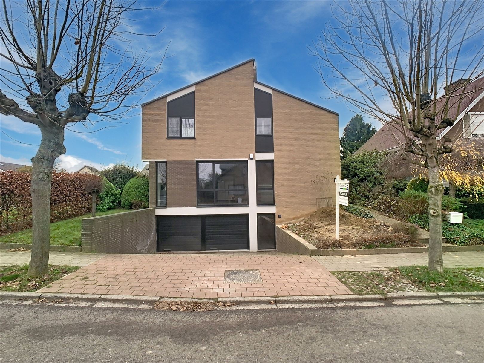 Villa in residentiële wijk met 4 slpks! foto {{pictureIndex}}