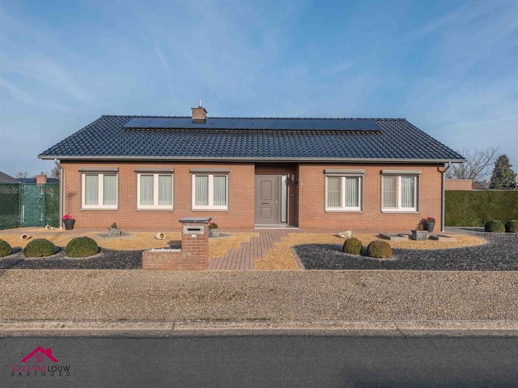 Zeer goed onderhouden, vrijstaande en gelijkvloerse woning foto {{pictureIndex}}