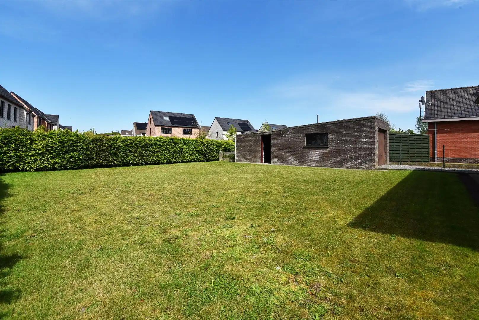Op te frissen woning met 3 slpks in de Bloemenwijk in Maldegem foto 2