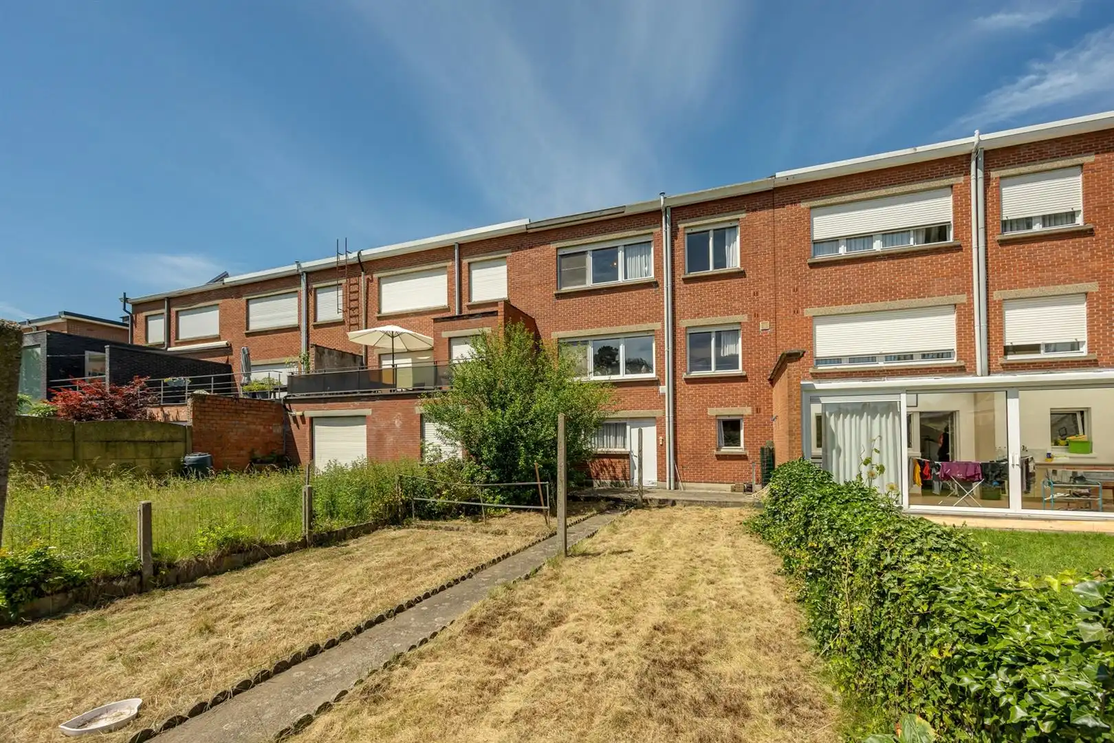 Te renoveren bel-etage met 3 slaapkamers op ca. 179m2 foto 2