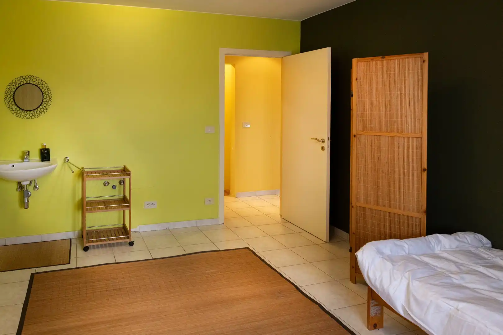 Zonovergoten wonen op 1.297 m² in villa met 6 slaapkamer. foto 14