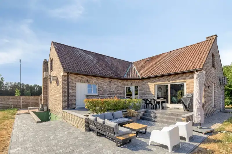 Ruime instapklare villa met 4 slaapkamers op 1.027 m² foto 21