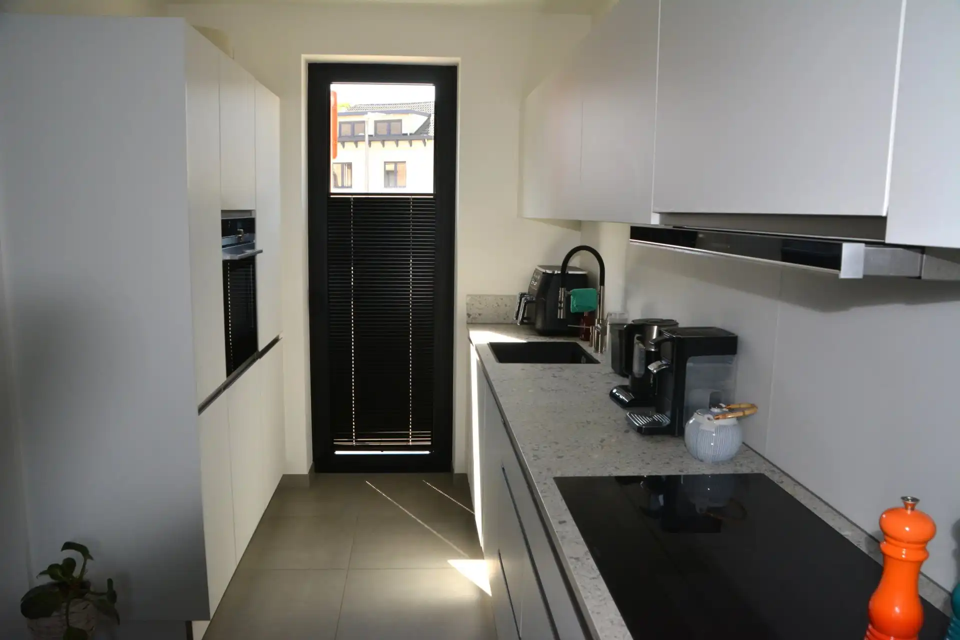 STIJLVOLLE ENERGIEZUINIGE NIEUWBOUWWONING MET 3 SLPK  IN CENTRUM LANAKEN ! foto 7