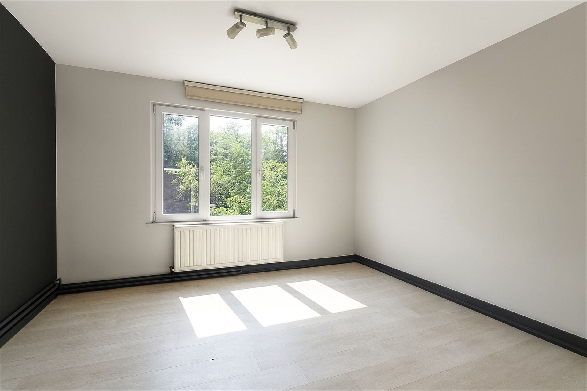 Op te frissen woning met 3 slpkm. gelegen op een toplocatie foto 11