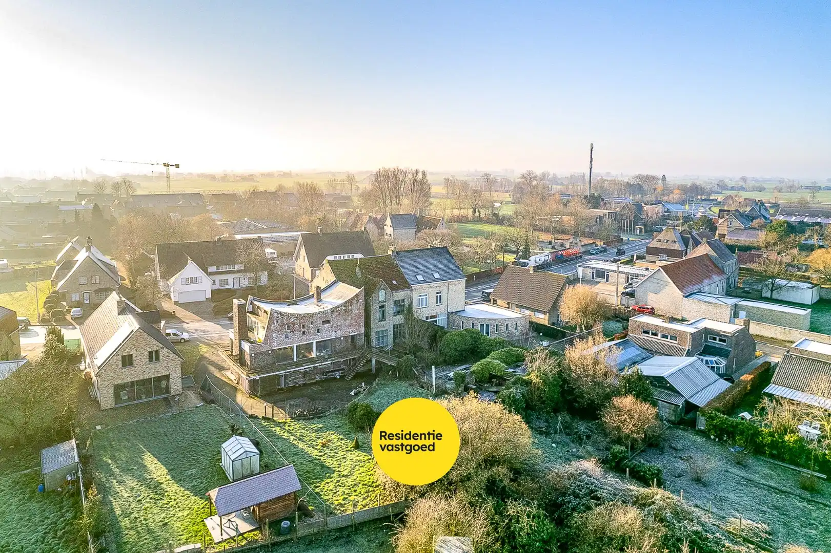 Karaktervol eigendom op ruim perceel te Alveringem. foto 2