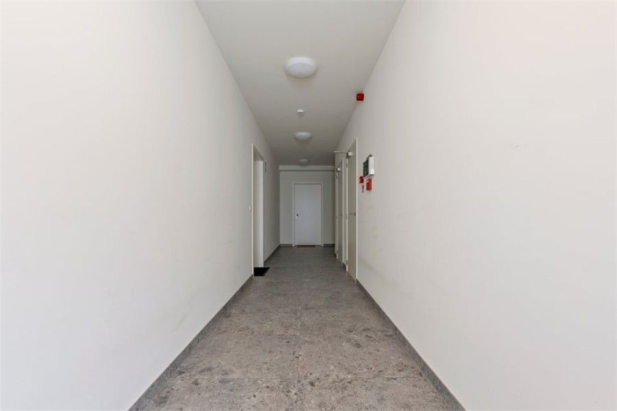 CENTRAAL GELEGEN APPARTEMENT MET RUIM TERRAS EN GARAGEBOX IN SINT-TRUIDEN foto 5