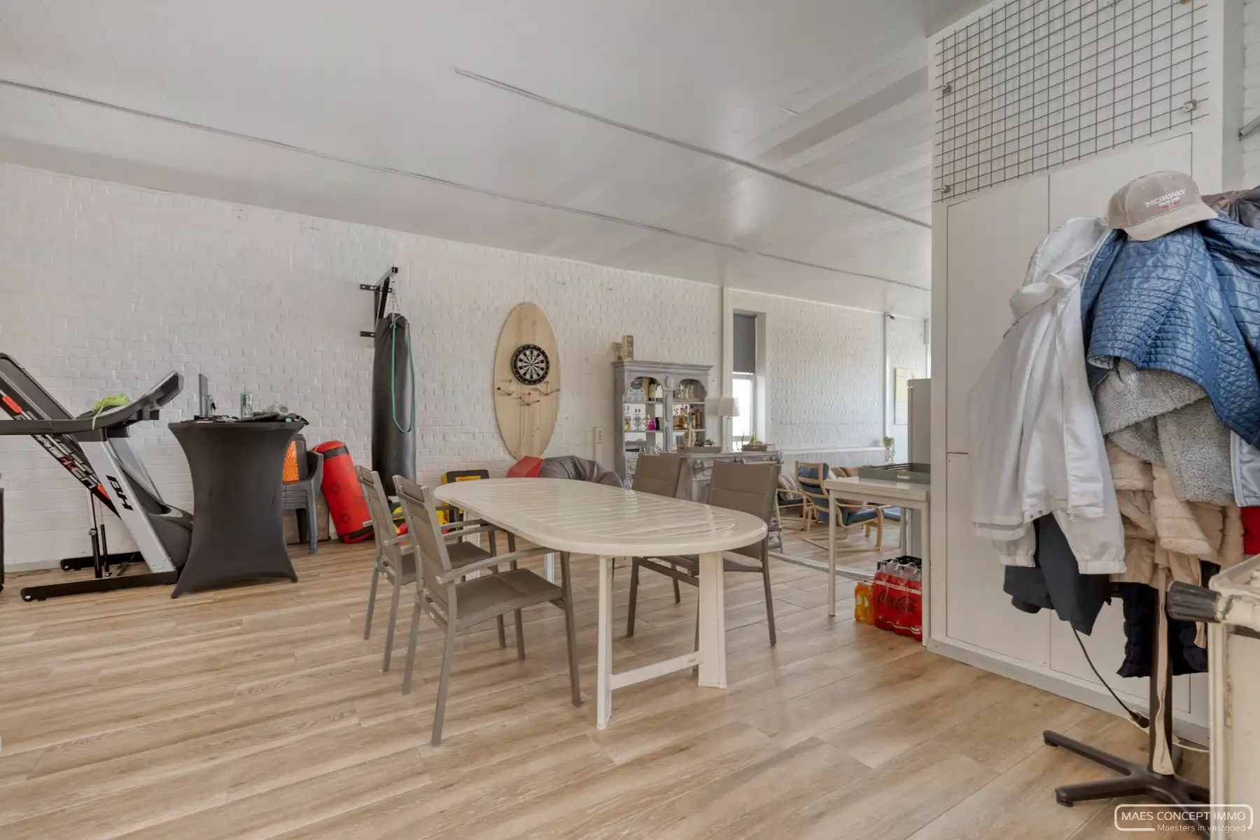 Ruime woning te koop te Waregem op strategische ligging foto 8