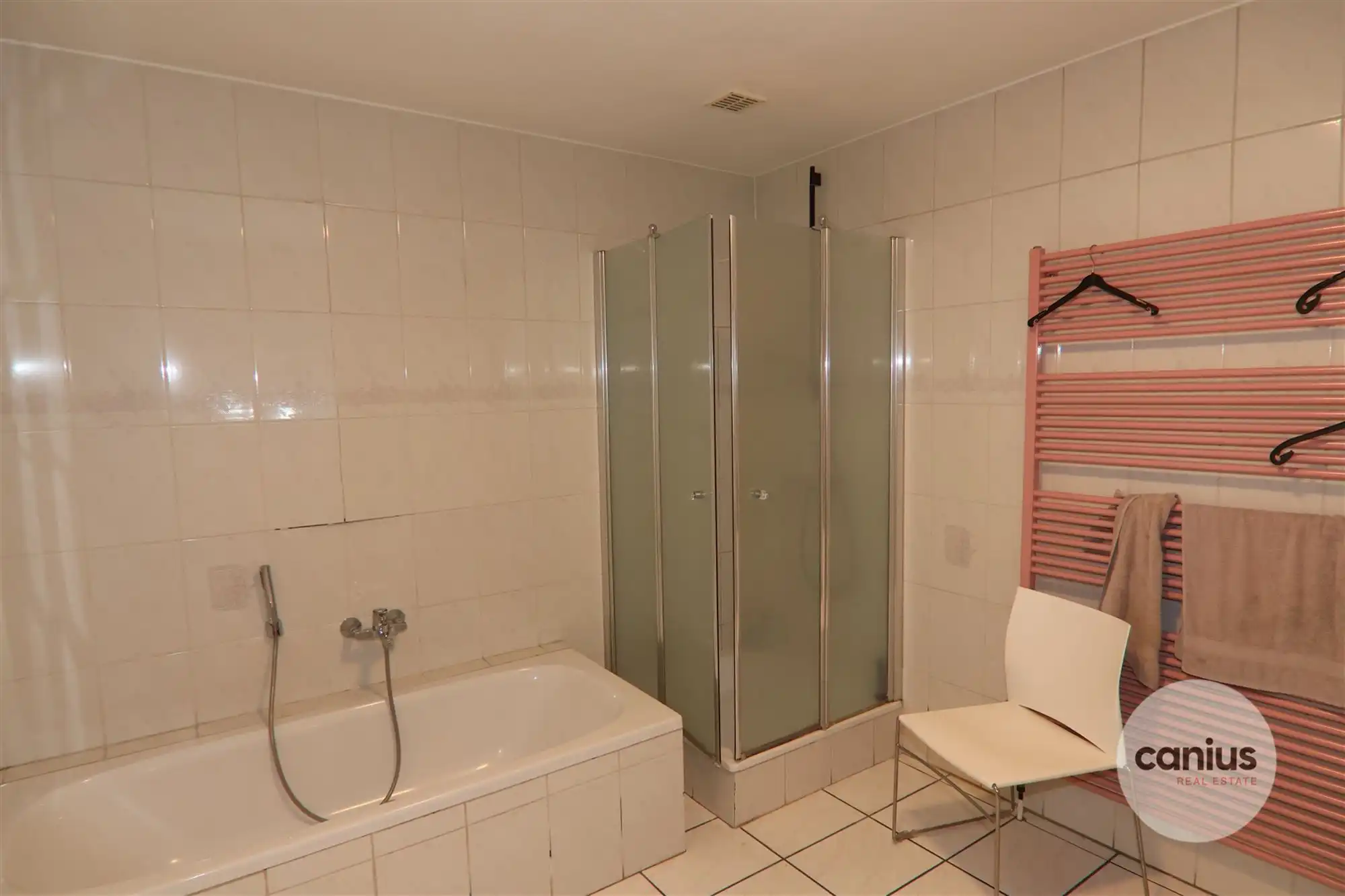 COMMERCIEEL GEBOUW MET MAGAZIJN EN WONING OP EEN ZICHTBARE LOCATIE  foto 14