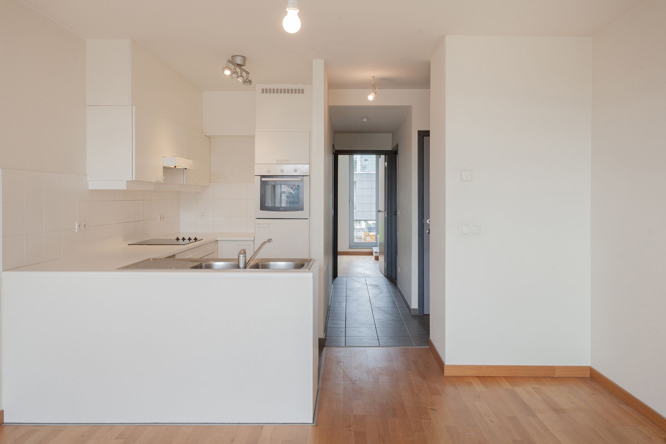 Lichtrijke 2 slaapkamer appartement in Gent Centrum foto 3