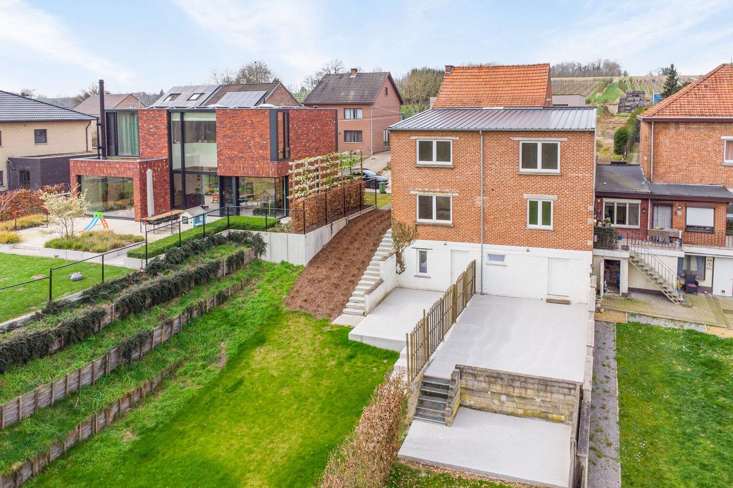 Volledig vernieuwd appartementsgebouw met twee drie slaapkamer appartementen met tuin. foto 60