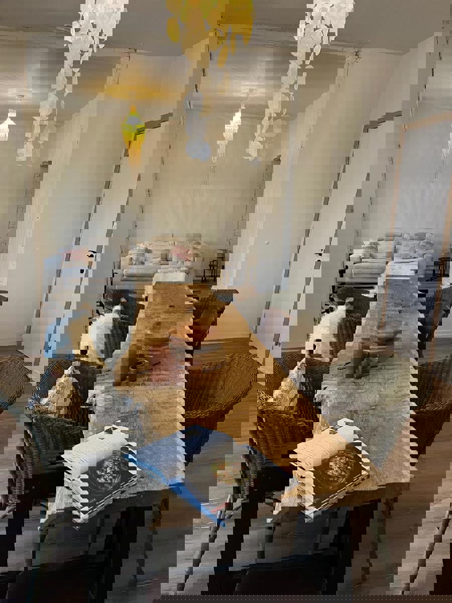 Gerenoveerde handelspand met zonnige tuin + parkeerplaatsen foto {{pictureIndex}}