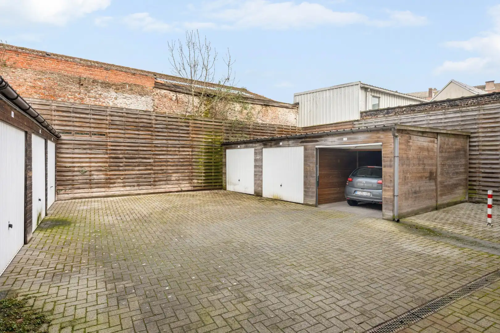 Verzorgd appartement met 2 slaapkamers, balkon, garage en berging in Menen-centrum foto 15