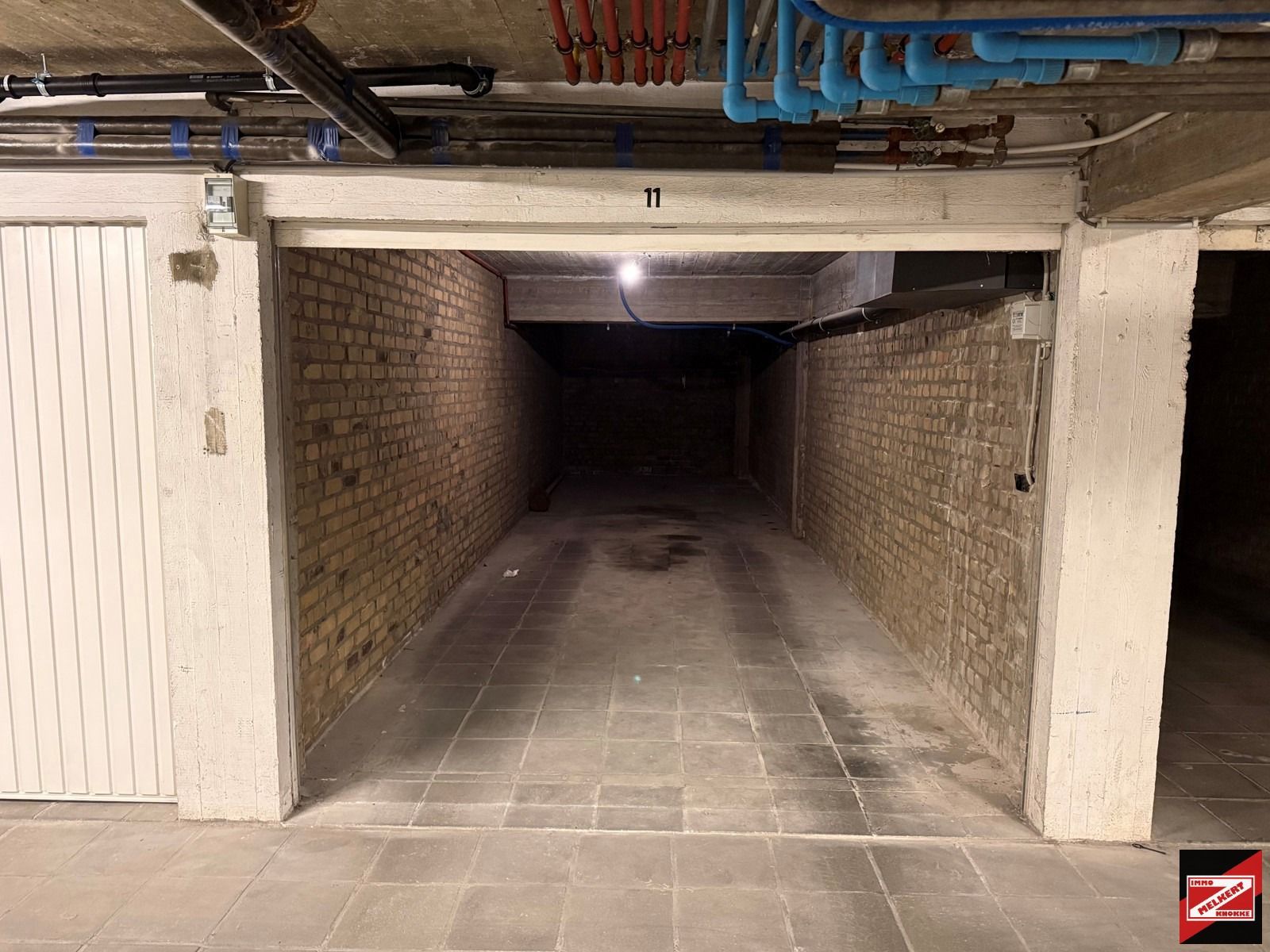 Garage te koop foto {{pictureIndex}}