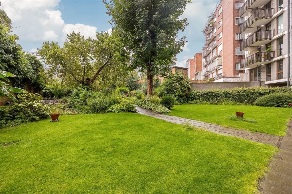 Appartement met panoramisch zicht op Zurenborg foto 17