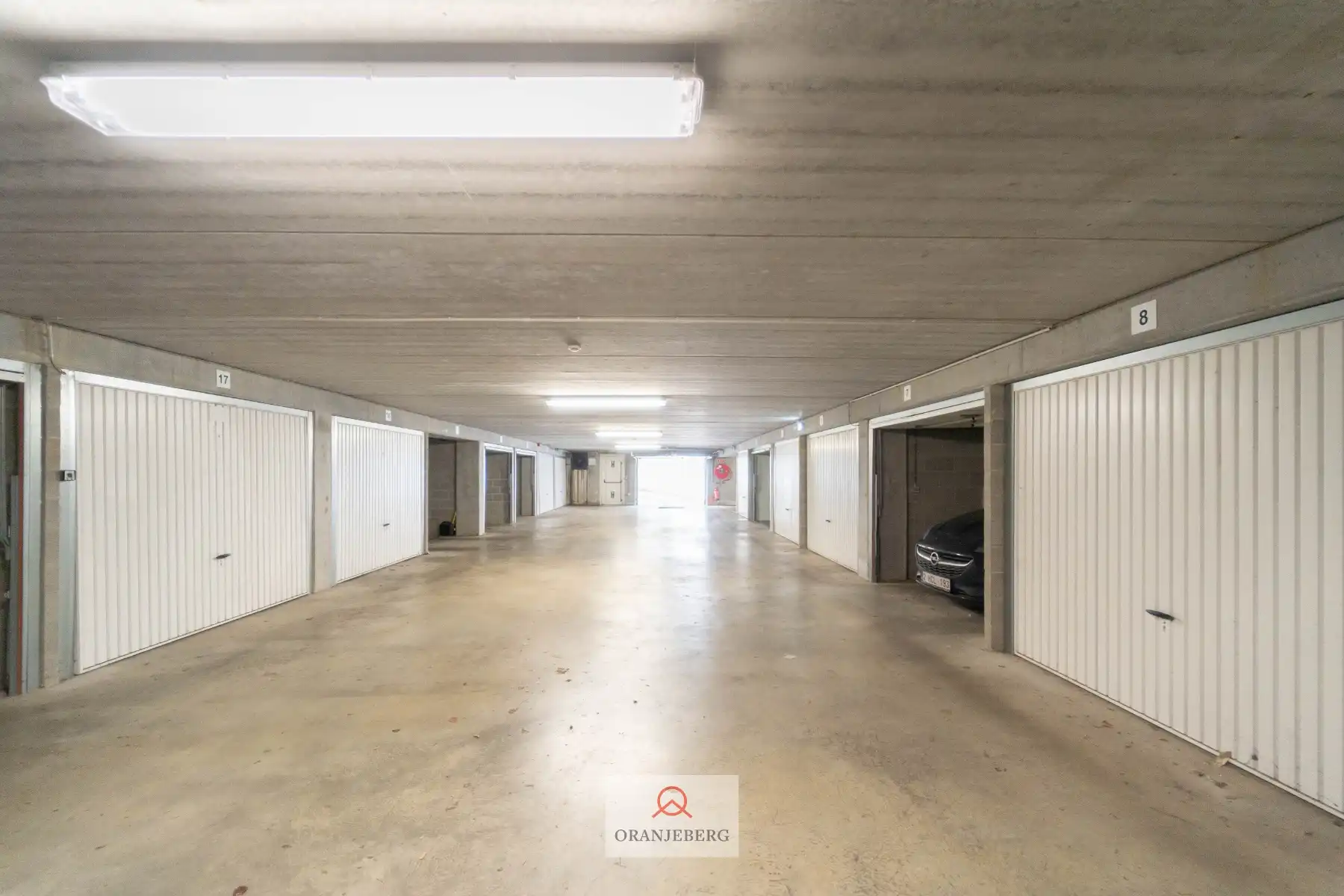 Gelijkvloers 3 slpk appartement met groot terras vlakbij Station foto 27