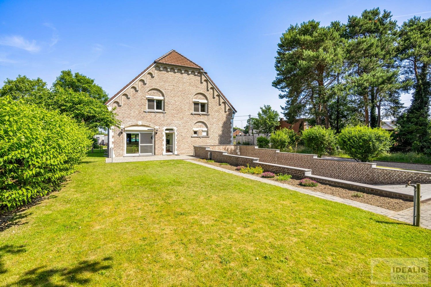 ZEER RUIM OPGEZETTE (360m²!) EN KNAP AFGEWERKTE EENGEZINSWONING OP RUSTIGE LOCATIE MET MAAR LIEFST 8!! SLAAPKAMERS foto 40