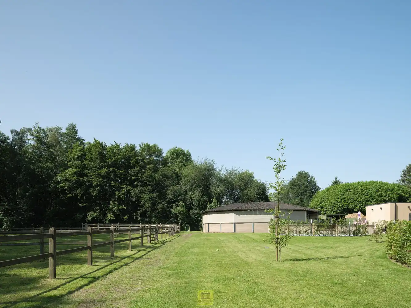 Uitzonderlijk pand - manege met gastenverblijf foto 8