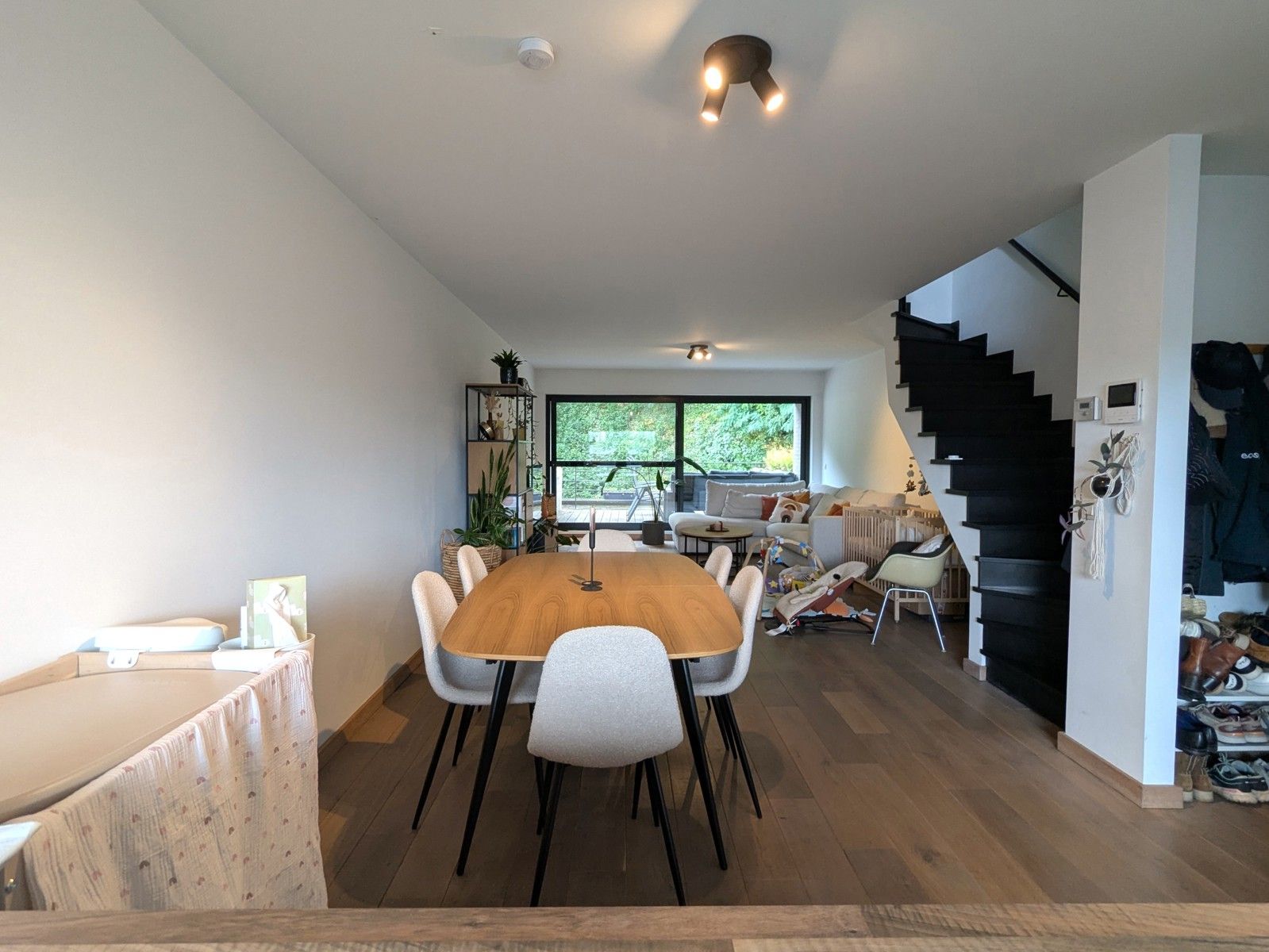 Prachtig appartement zonder inkijk met groot terras +parking foto 2